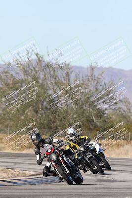 media/Dec-01-2025-Moto Forza (Mon) [[2daa91e15f]]/3-Beginner Group/Session 3 (Turn 3)/